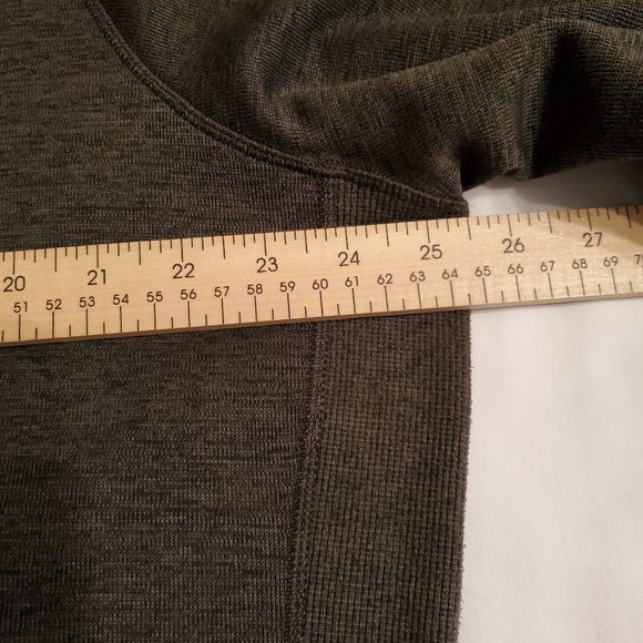 Under Amour men's V-neck long sleeves sweater 100% polyester Size 2XL. - Picture 9 of 11